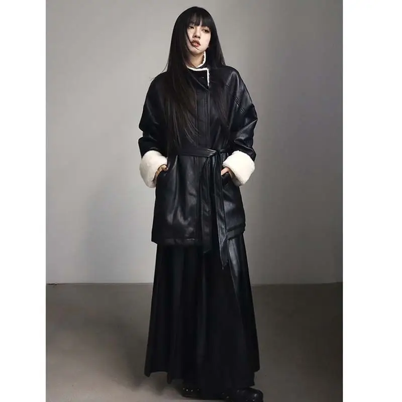 블랙 인조 가죽 코트 여성 중간 길이 두꺼운 스탠드 칼라 인조 모피 안감 윈드 브레이커