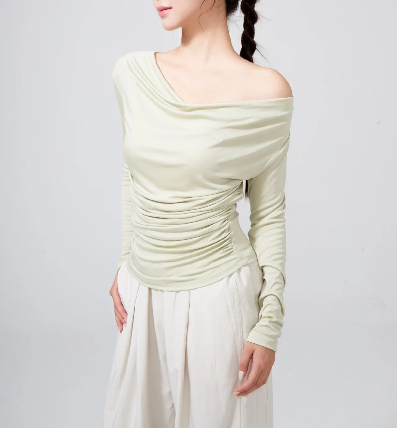 Einseitiges, langärmeliges T-Shirt für Damen, geeignet für Fitnessstudio, schmal geschnitten, vielseitig einsetzbar, als Sport-Überwurf, für Pilates, Training und Yoga, Oberteil, Bekleidung. – Detail 10