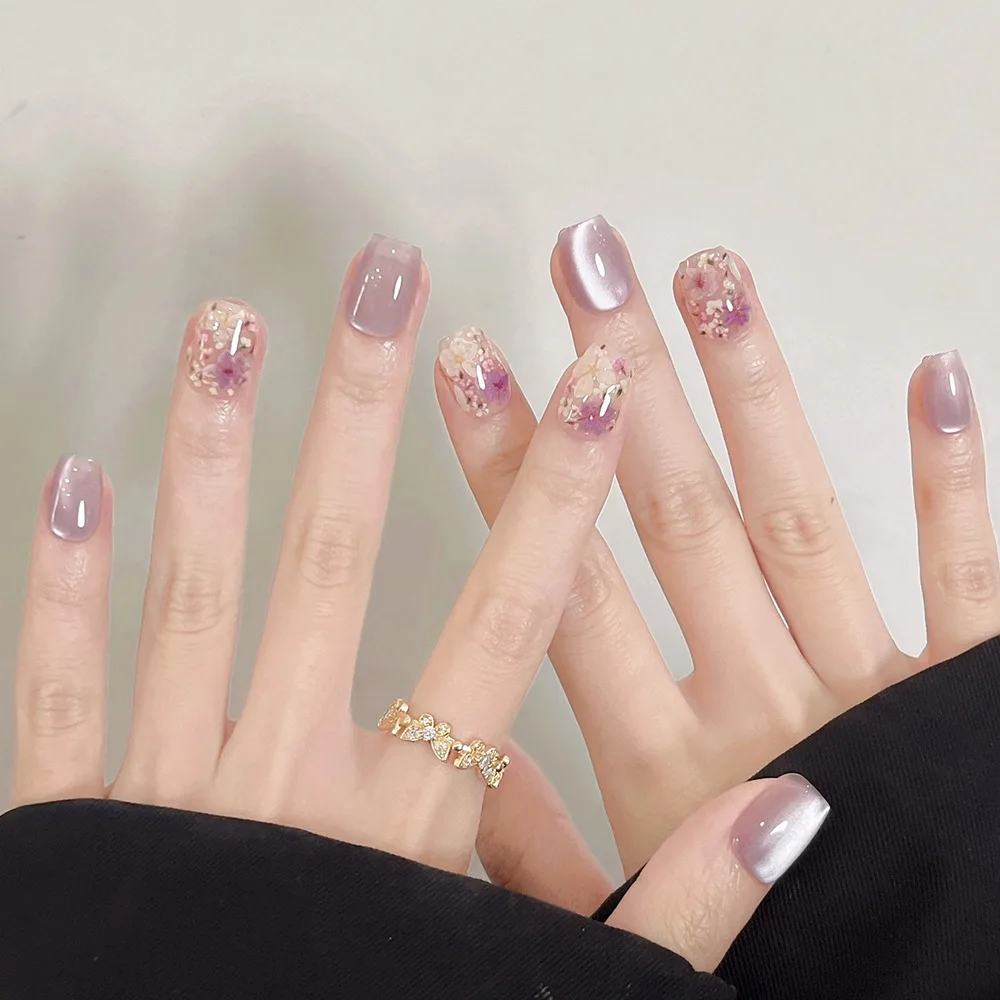 

2026 New Minimalist Daisy Nail Art Patchwork, Sweet and Girly Light Purple Cat Eye Nail Art Patchwork