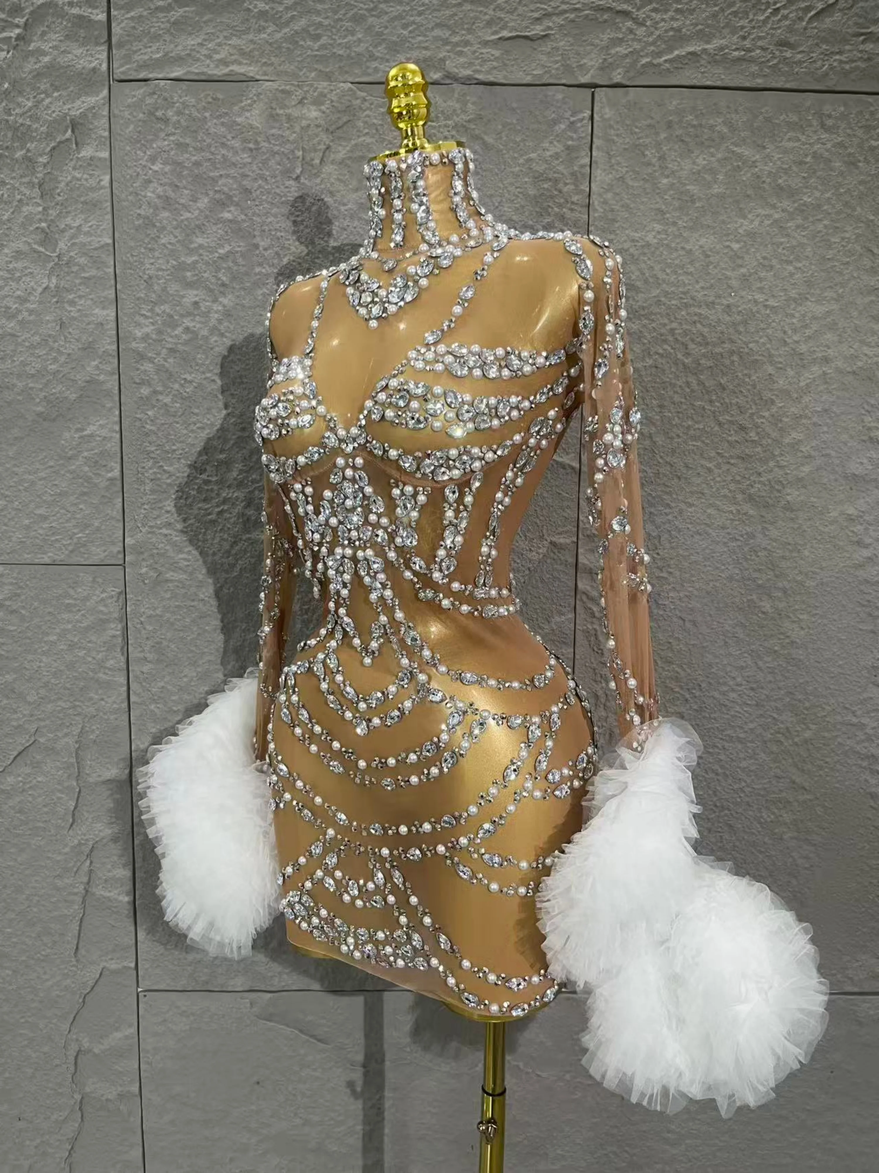 

Роскошное блестящее серебряное мини-платье со стразами и жемчугом, одежда для вечеринок в ночное время, облегающее коктейльное платье, платье для свадебного приема