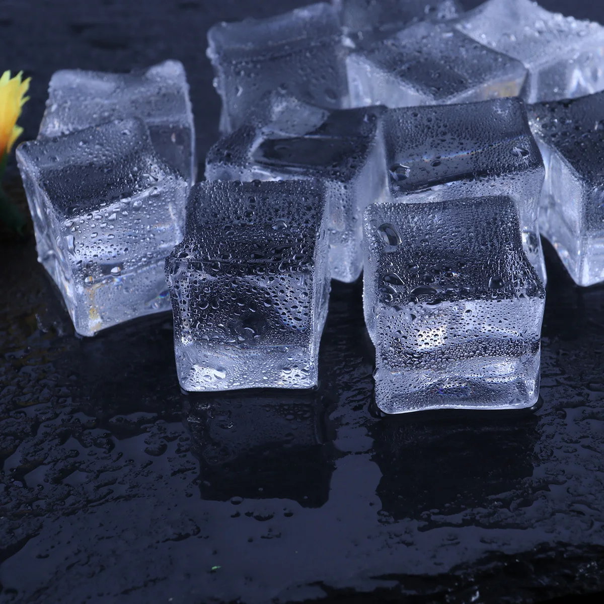 

12Pcs Acrylic Fake Ice Cubes Translucent Crystal Blocks Photo Props Party Decoration 2.5cm Vivid Sparkling Cubes