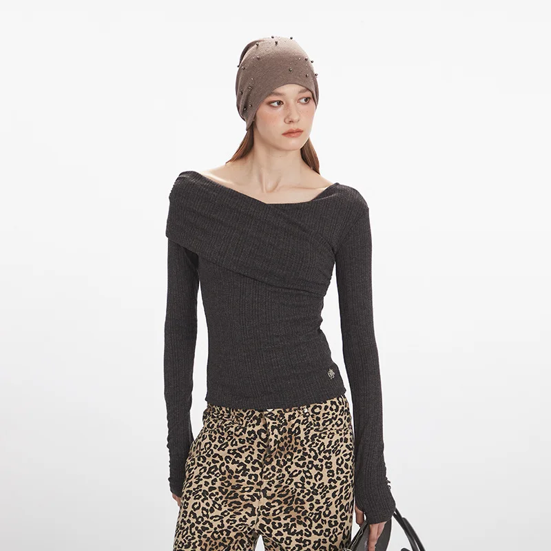 Damska koszulka z asymetrycznym kołnierzem, dopasowana, w stylu \"Spicy Girl\", jesienna, z długim rękawem, wysokiej jakości, z temperamentnym designem, bluzka z odkrytymi ramionami, do noszenia pod spód.