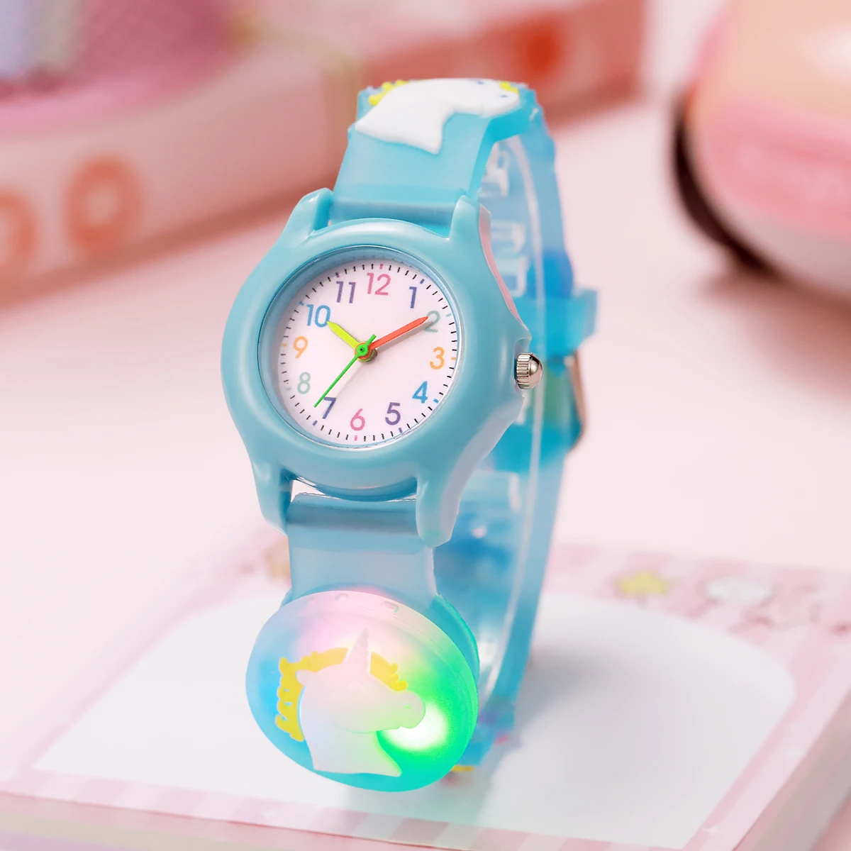 لطيف الكرتون يونيكورن سيليكون حزام اللون مقياس مضيئة الأطفال كوارتز ساعة للأطفال هدية عيد ميلاد، هدية عيد الميلاد