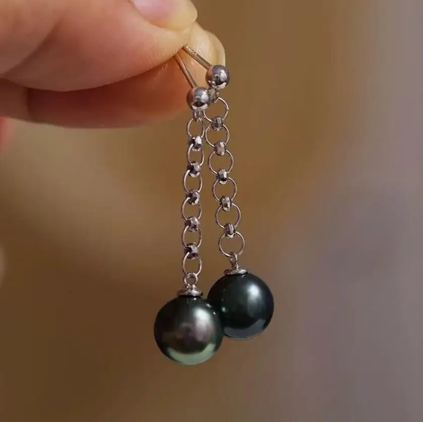 

Потрясающие серьги-подвески с таитянским круглым черно-зеленым жемчугом диаметром 10-11 мм, серебро 925 пробы.