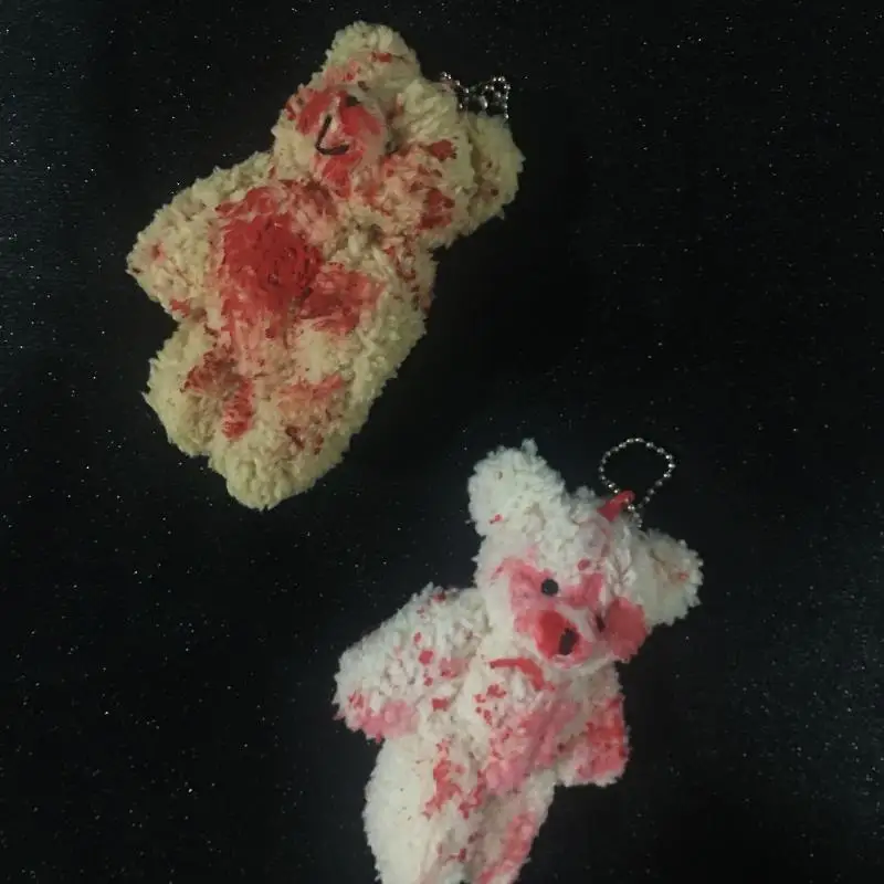 【IIOO】1Pcs Halloween Injured Animal Bear Doll Bag Pendant Cool Punk Bloody Plush Bear Keychain Photo Props Accessories