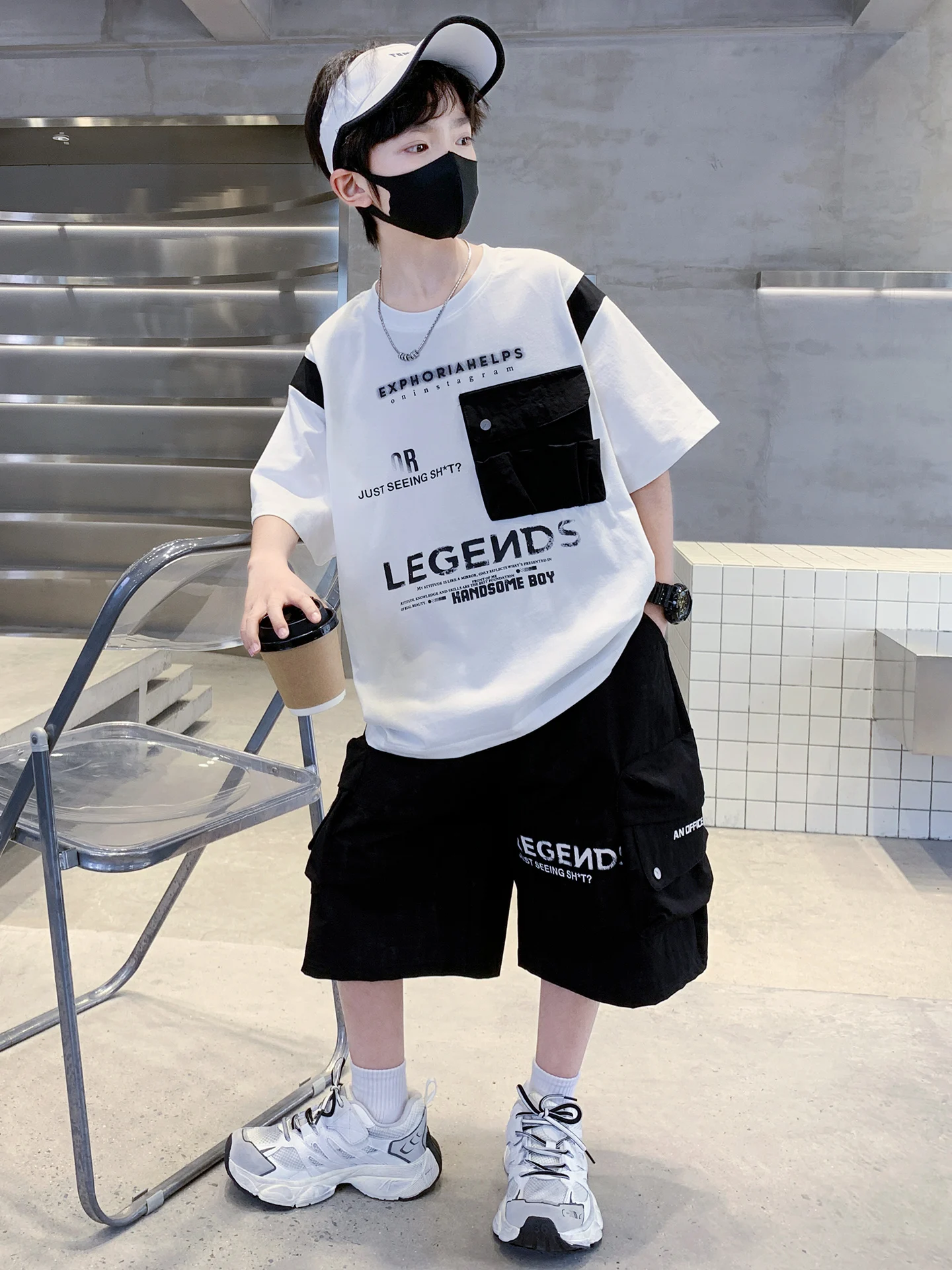 クールなストリートスタイル子供用サマーアウトフィットセット、スポーティな半袖男の子用服、通気性と速乾性に優れたキッズウェア