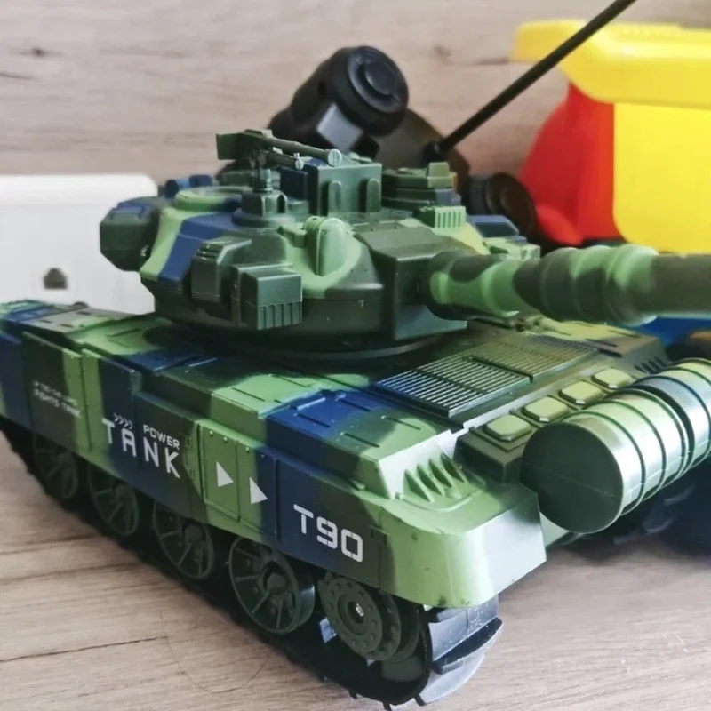 2025年新型大型リモコン戦車おもちゃ 男の子向け 車 火を発射可能 クローラー クライミング オフロード 男の子の誕生日プレゼントに最適