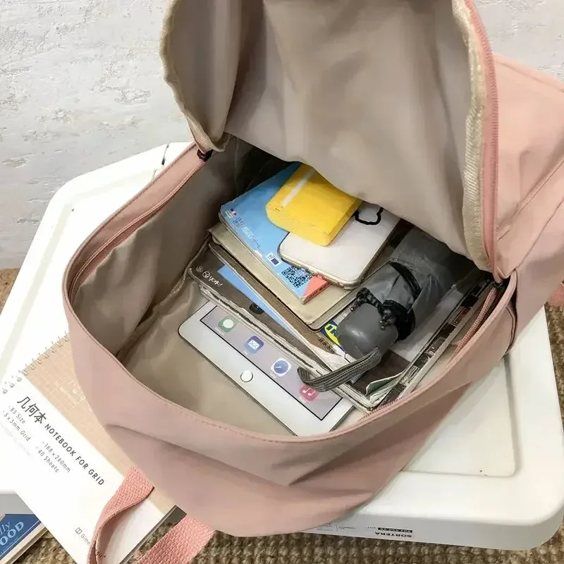 Borsa da scuola per adolescenti per ragazze Zaino da donna Stampa Bookbags Zaino per studenti di medie dimensioni Zaino in nylon con fiori carini neri grandi