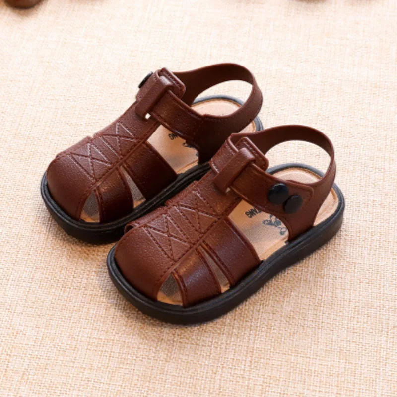 Scarpe da bambino estate nuova punta chiusa sandali da bambino suola morbida antiscivolo primi camminatori neonato tinta unita scava fuori scarpe da spiaggia