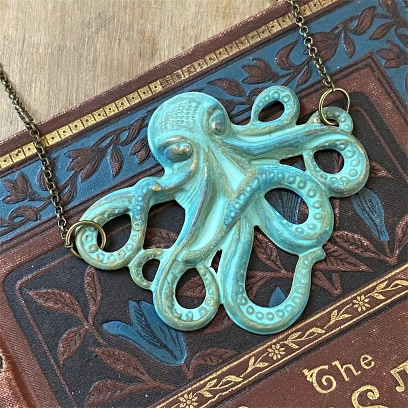 Retro fashion Pirate Octopus Alloy Pendant Necklace Womens Silver Color Necklace Jewelry Gift Fashionistas Hang Decorations