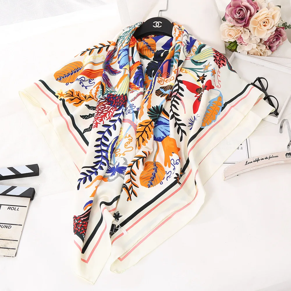 Sciarpa di seta estiva Grande punteruolo in raso da donna Spiaggia Viaggi Protezione solare Stampa floreale Fibra di poliestere multifunzionale Coreano S...