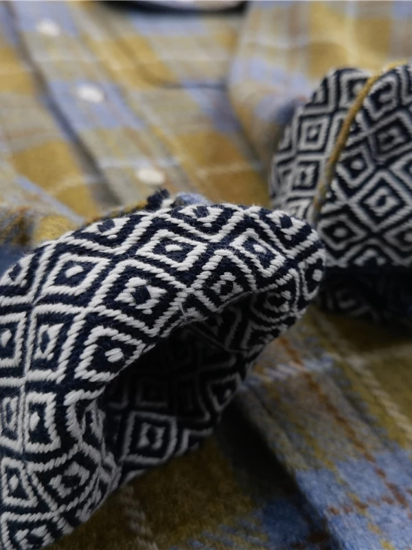 

Heavy-cut, tree-patterned shirt, wool check shirt