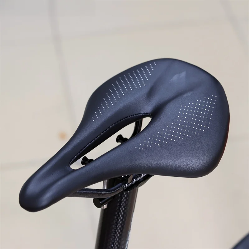 Lightweight and Comfortable Carbon Fiber Saddle - Perfect for Road Biking and MTB Riding!