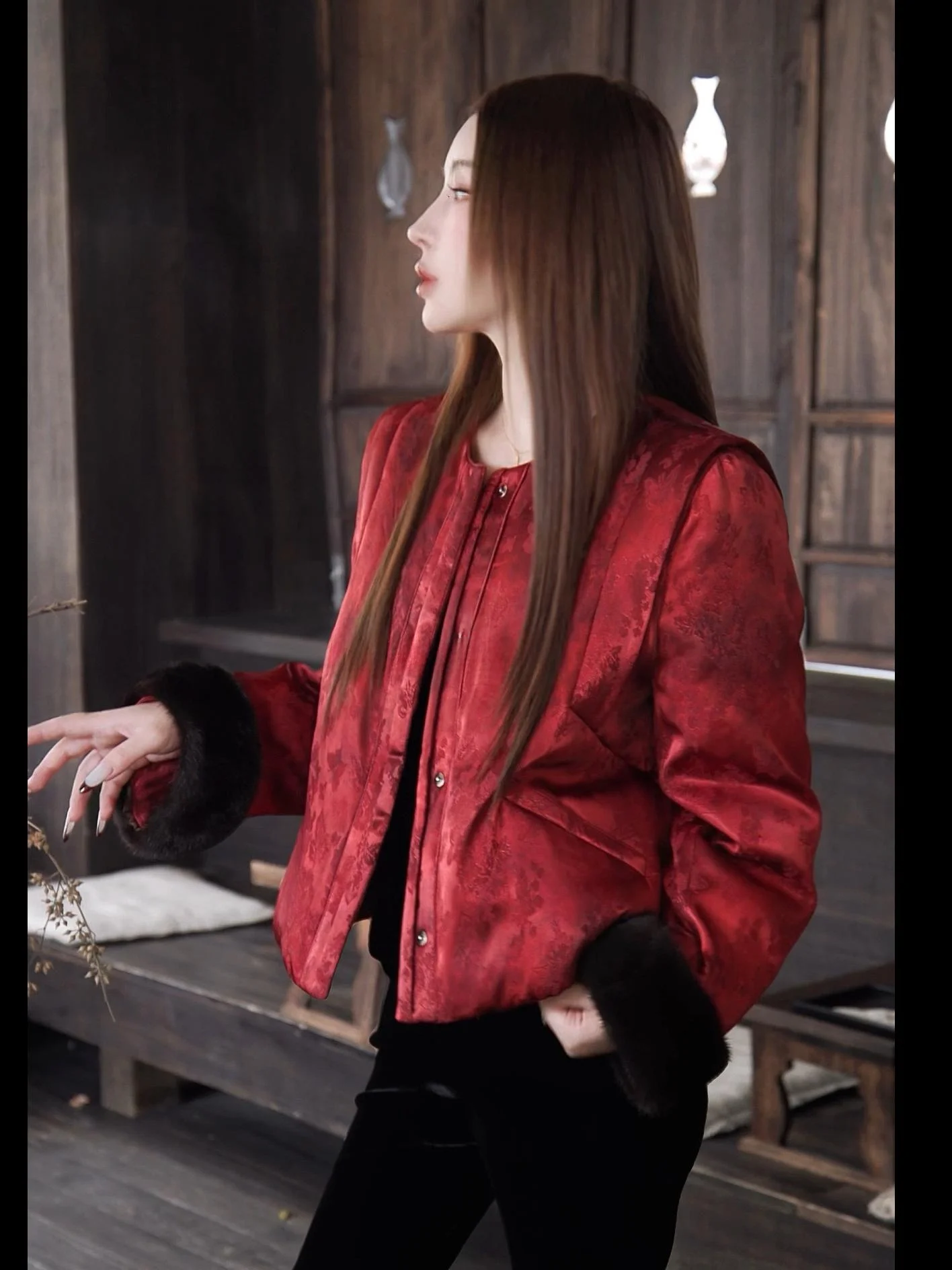 

Китайское зимнее пальто из искусственного меха норки с пуховым наполнителем для женщин WT057, утепленное, стандартного кроя, с длинным рукавом, круглым вырезом, на одной пуговице.