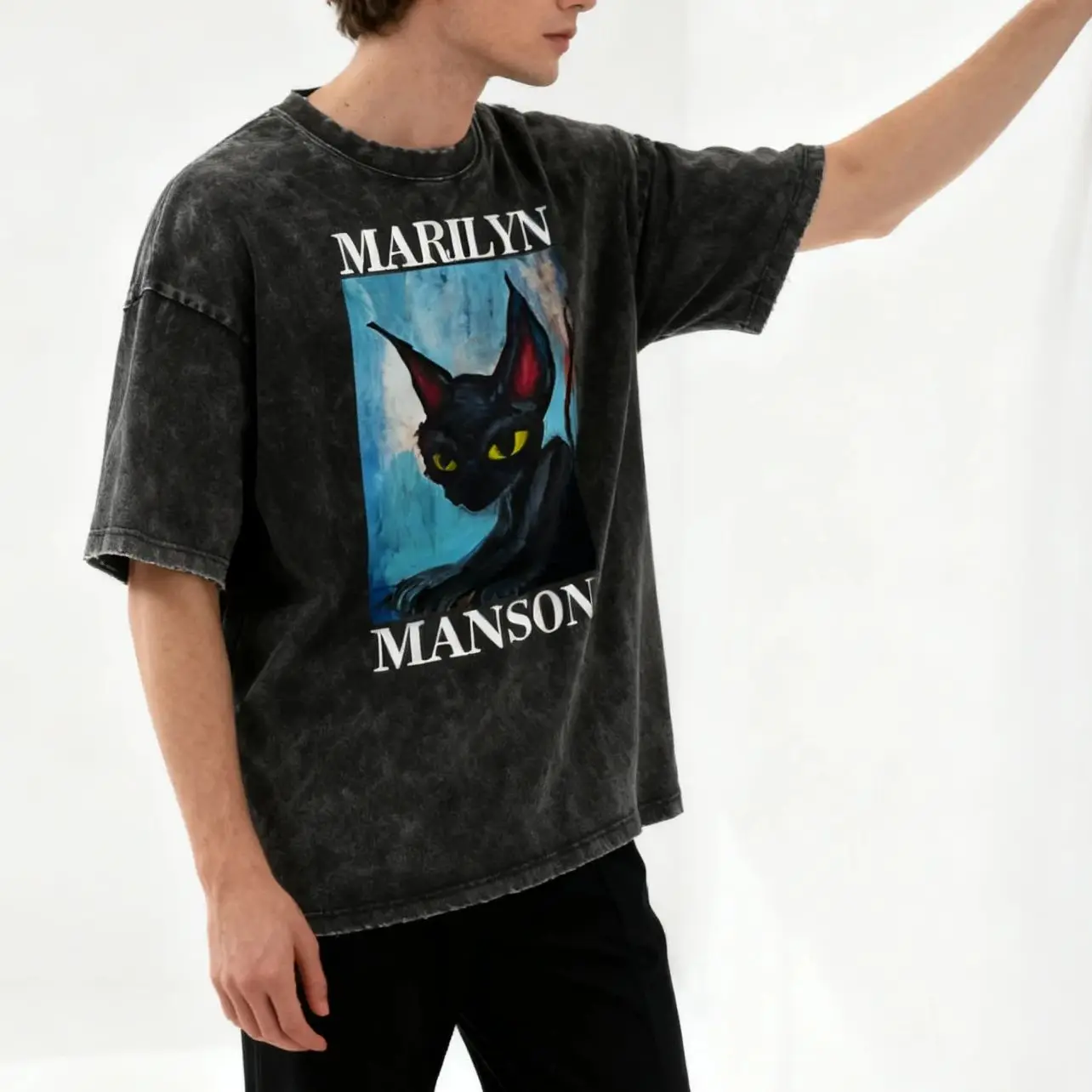 

Футболка Marilyn Manson 2025 года, мужская потертая повседневная футболка с принтом черного кота, удобная уличная одежда для повседневного повседневного мужского футболки, топ