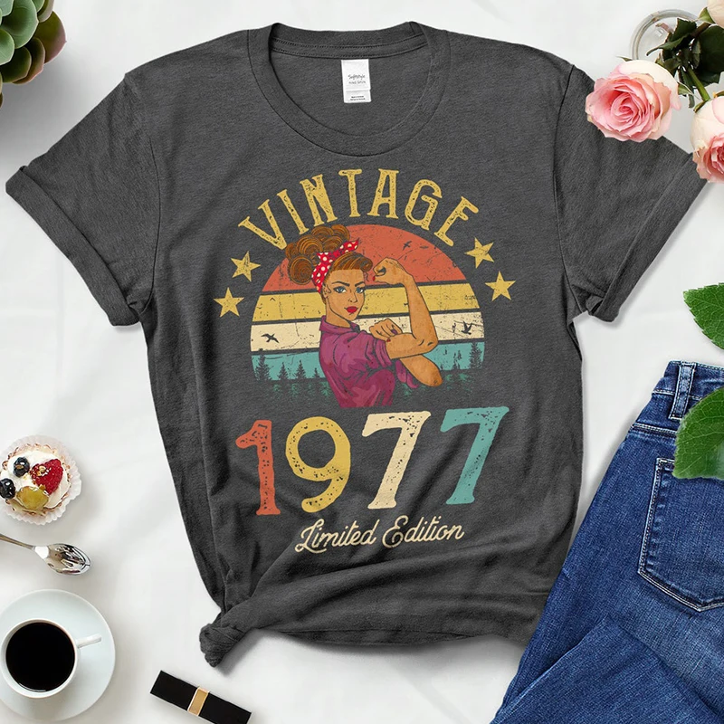 女性のための限定版黒綿Tシャツ,ヴィンテージ1977,レトロな夏のファッション,47th, 47歳,誕生日パーティー,女性のトップ