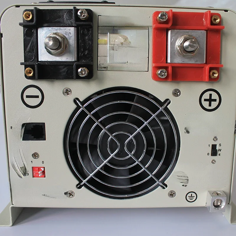 RV Modified Accessories 12V/24V Power Frequency Inverter 2KW Pure Sine Wave Inverter Charging All-in-One Machine 2000W