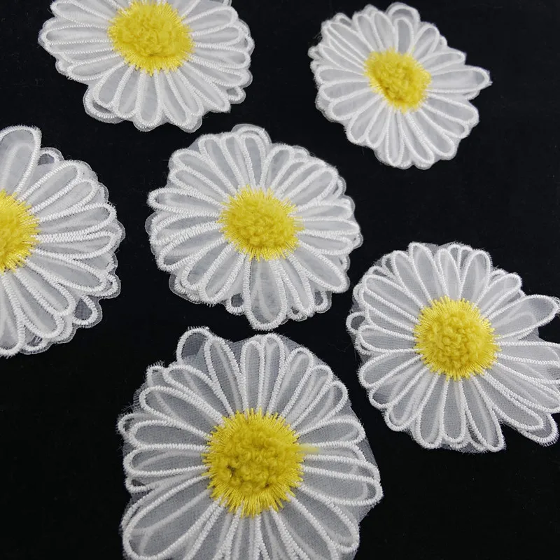 6PCS Christmas Patches Embroidery Cute Flowers Daisy Appliques Patch Parches Para La Ropa Stickers For Cothing Dress P0162