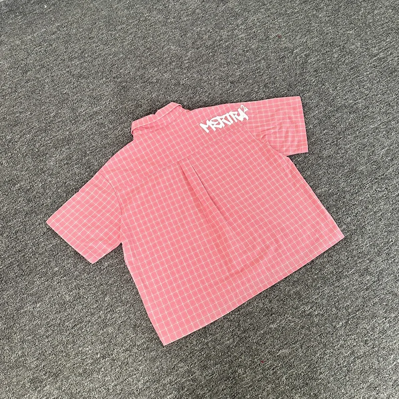 

Передняя вышивка логотипа сзади Mertra Принт Mertra Рубашки с короткими рукавами Мужчины Женщины Пара Розовый Красный Коричневый Клетчатая рубашка Футболка Топ