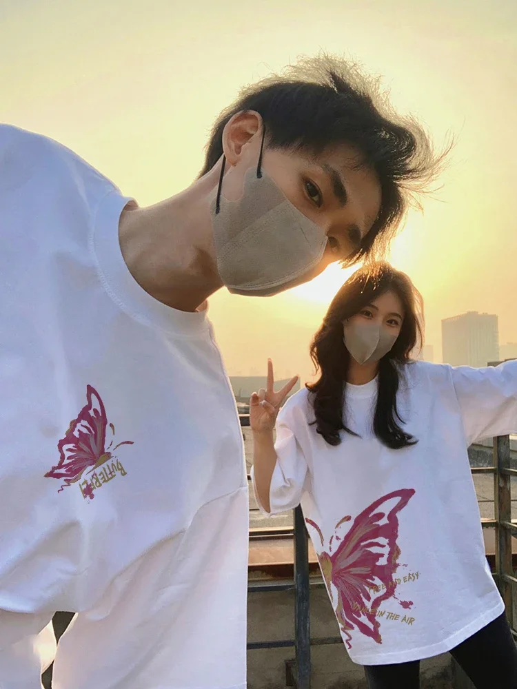 2024 Lovers Couple T Women Men Newest Valentines Gift Printing Mr Mrs Couple Summer Matching Clothes for Lovershirt 한국인후기많은옷