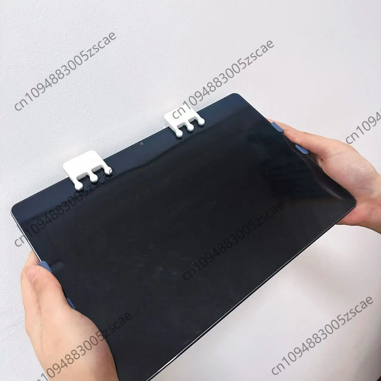 Conecte o ponto e atire no botão do gamepad com seis dedos, oito dedos e dez dedos