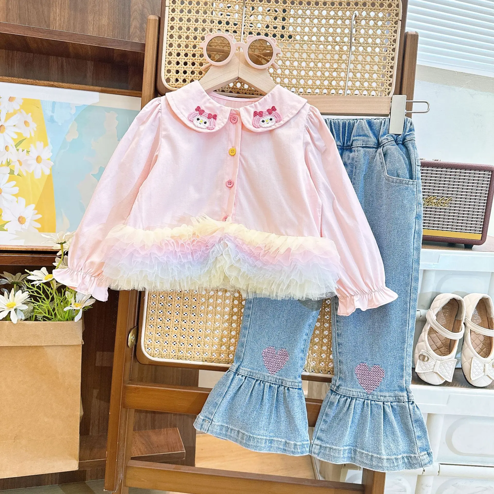 Spring and Autumn New Girls\' Clothing Set Cartoon Embroidered Cute Doll Shirt+Fashionable Love Flared Jeans Pants Children Suit