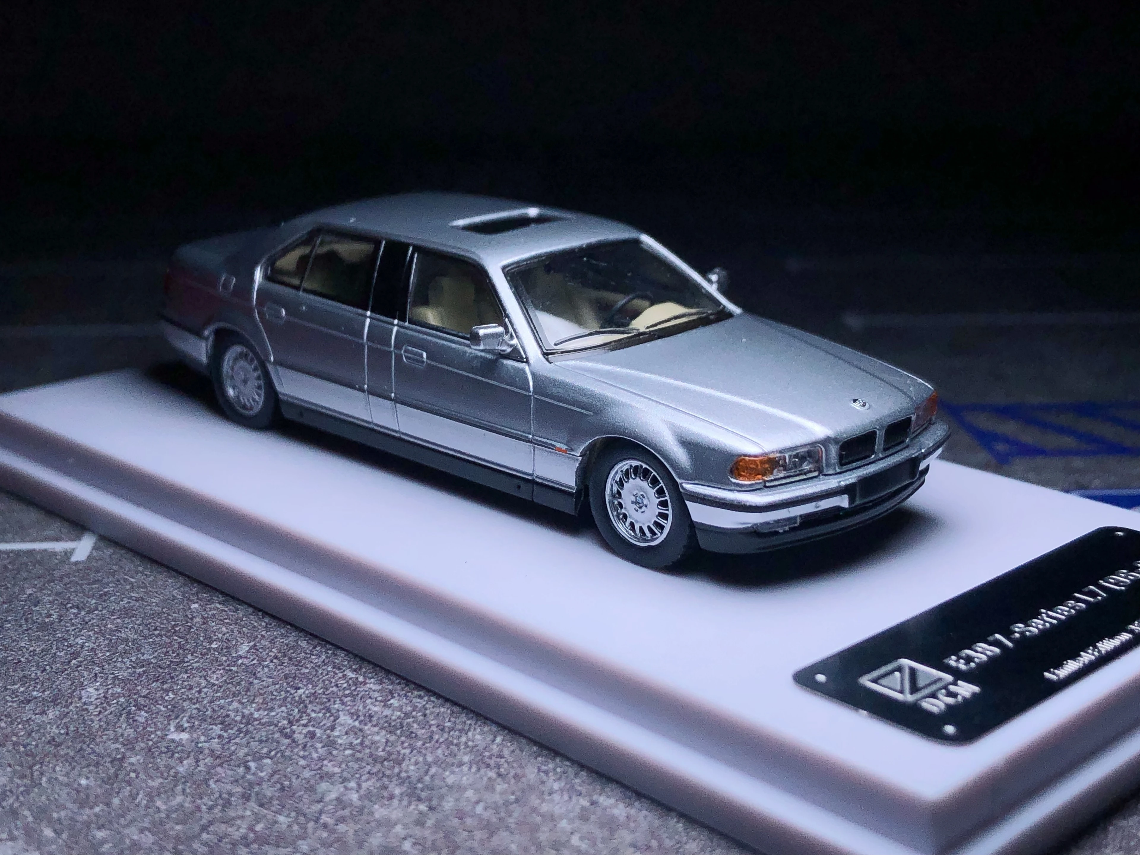 

DCM 1:64 Silver 1996-98 E38 L7 728il Luxury Sedan Model Diecast Car Collection Limited Edition Hobby Toys