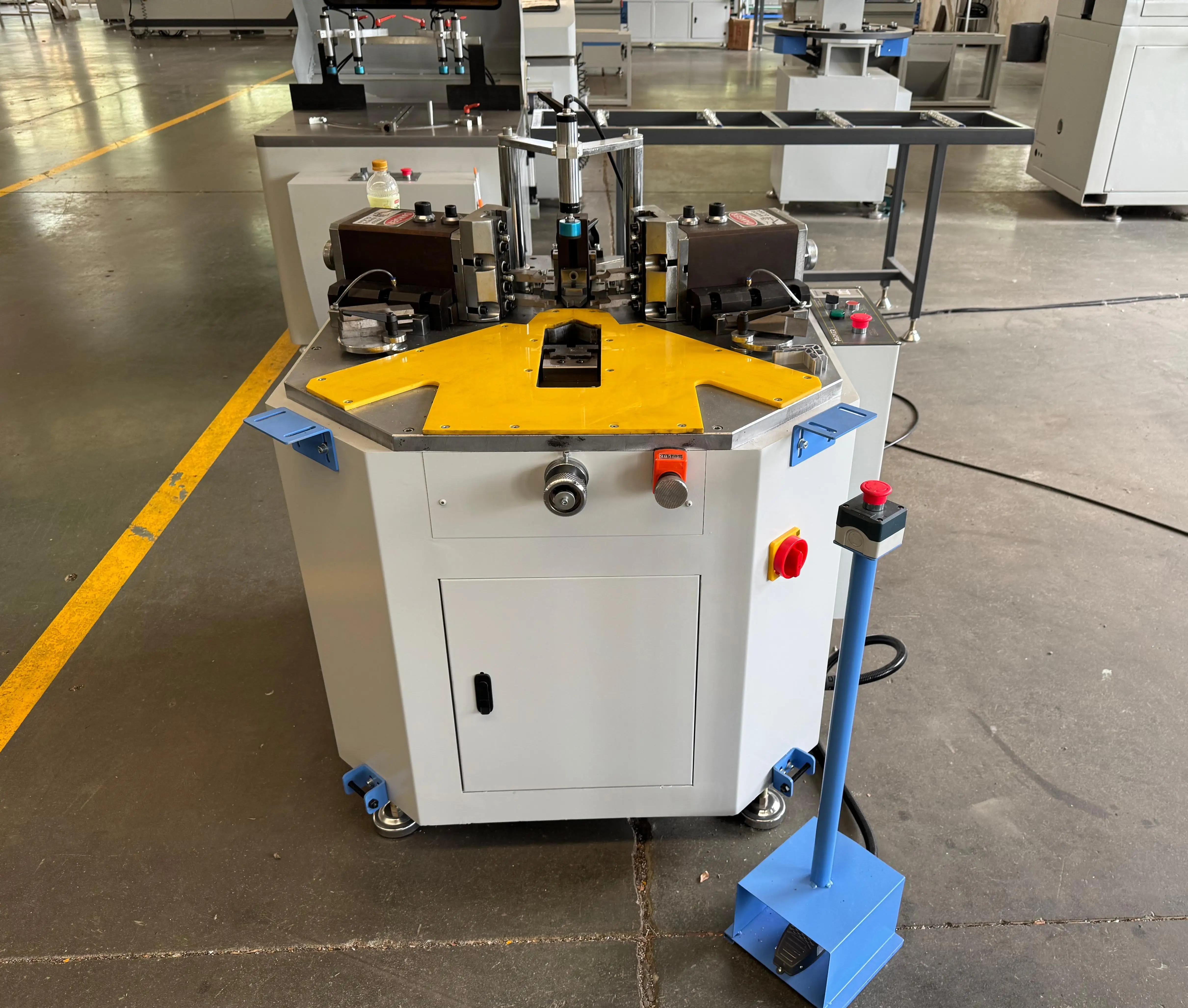 Head Aluminum  Crimping Machine 2025 New Design Alu-alloy Hydraulic Crimping Machine  for Aluminum Window Making