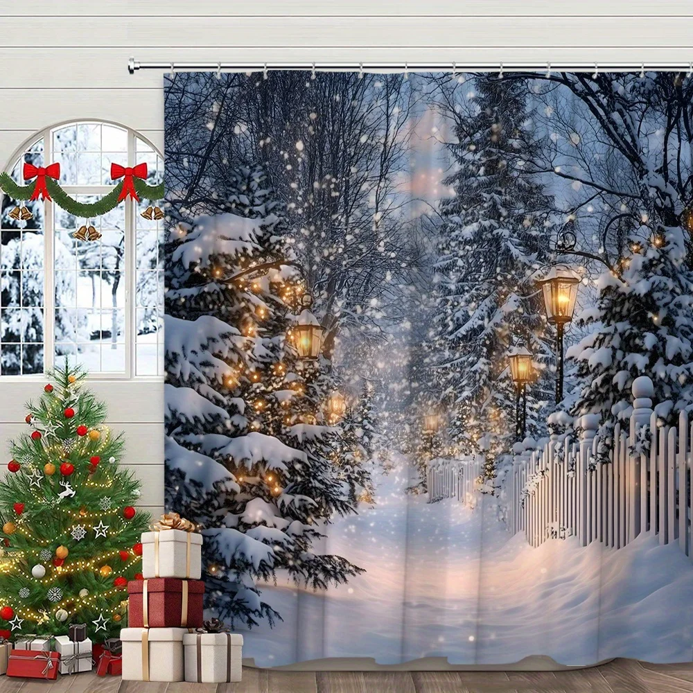 

«Зачаровательная зимняя лесная занавеска для душа — снежная дорожка, освещенные фонарики и подарочные коробки, уютный праздничный декор для ванной комнаты»