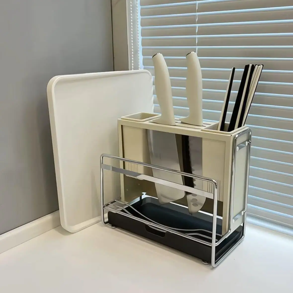 support-de-rangement-pour-couteaux-de-cuisine-en-acier-au-carbone-avec-egouttoir-etagere-de-rangement-pour-planches-a-decouper-et-ustensiles-style-creme-pour-usage-domestique-avec-porte-baguettes