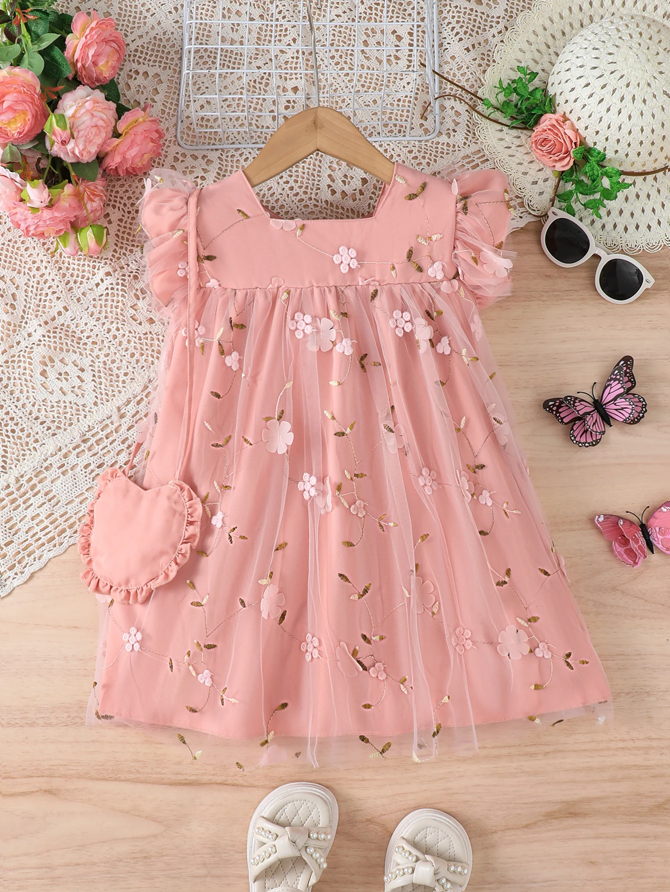 فستان شبكي مطرز بالزهور للفتيات الصغيرات مع ربطة عنق وتصميم حزام، مناسب للربيع والصيف عند مقترن بحقيبة