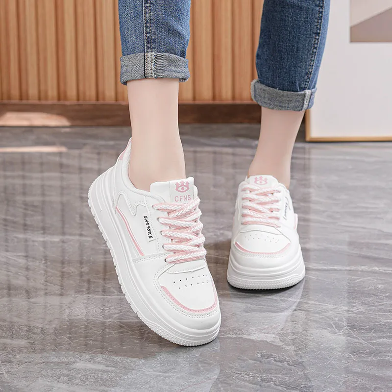 

Новые дизайнерские кроссовки на платформе для бега, женские теннисные туфли, женские прогулочные массивные кроссовки, белые повседневные вулканизированные туфли без шнуровки