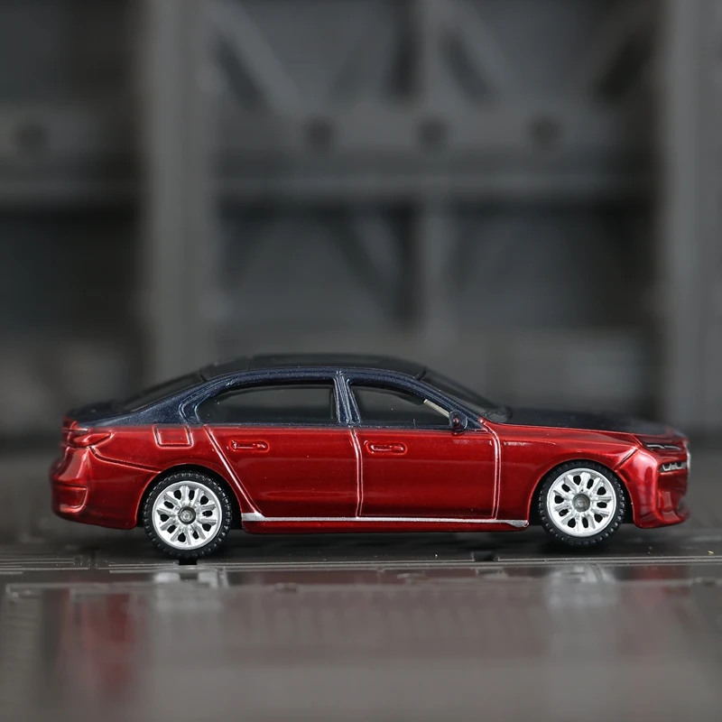 

CCA 1:72 BMW I7 модная модель автомобиля из сплава, детская раздвижная игрушечная машинка из сплава с подвеской, подходящая для коллекции