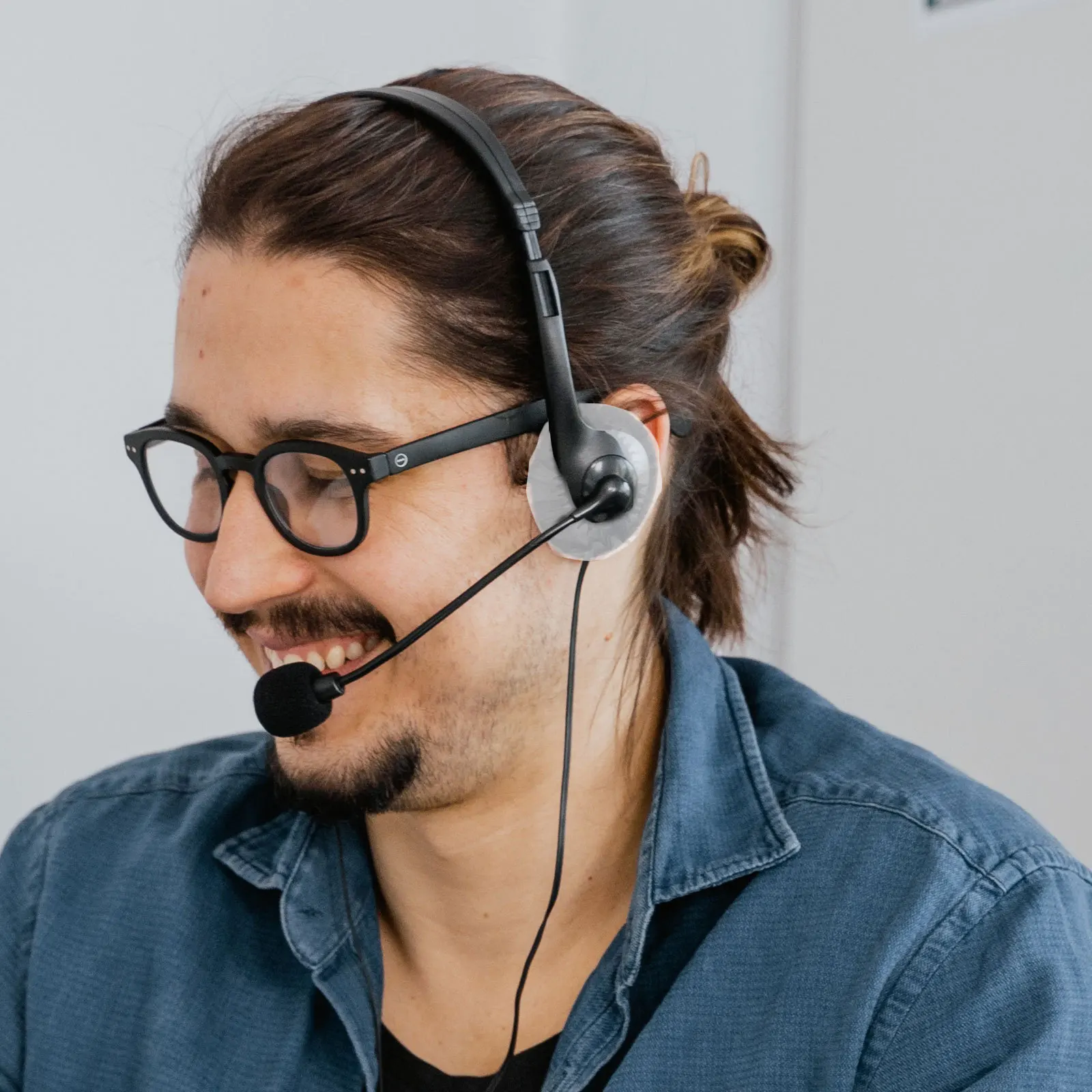 

100Pcs Disposable Nonwoven Headphone Cover Stretchable Earpad Replacement for Gym Ear Pad Protection Covers