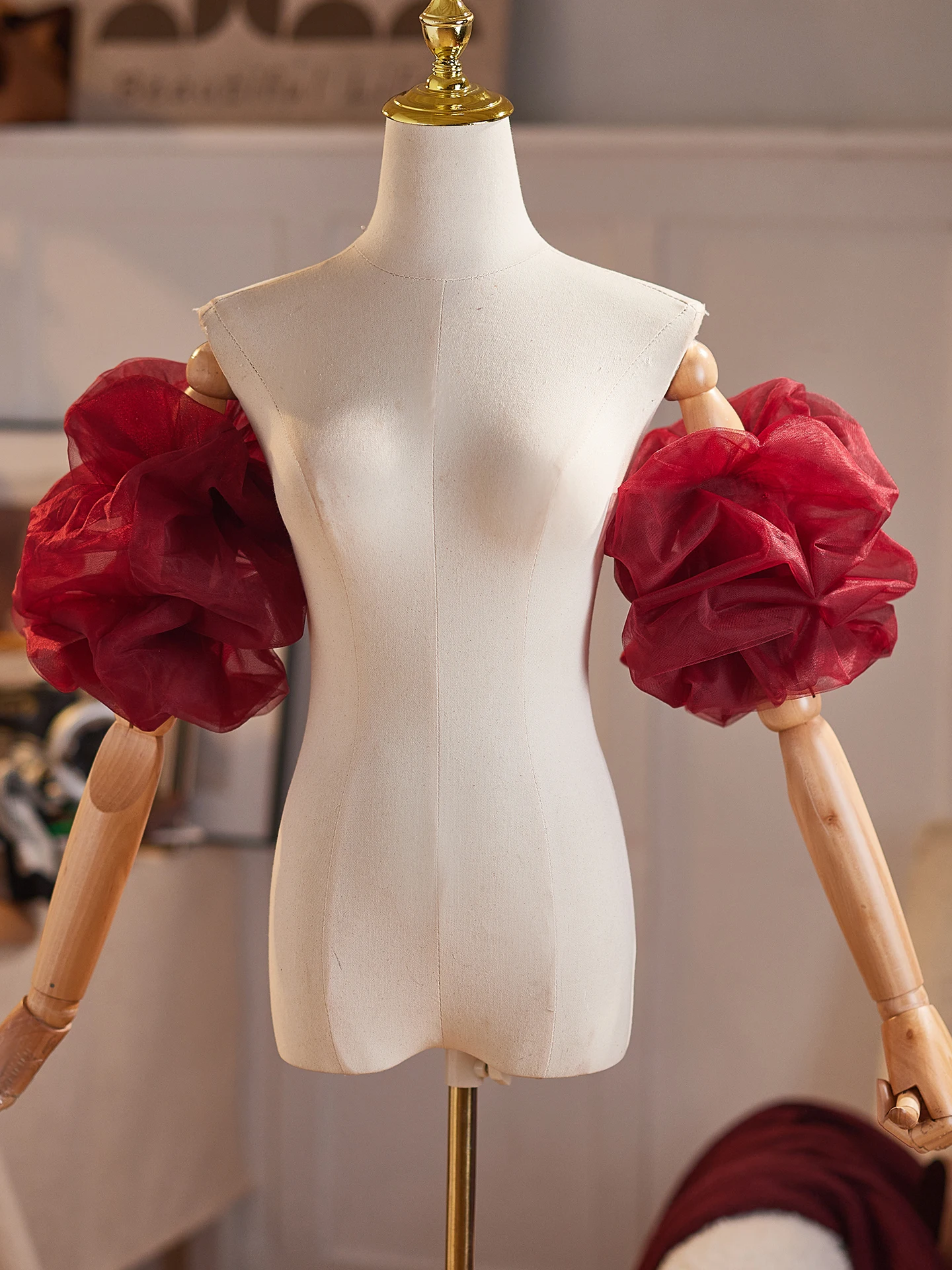 赤いレースの袖カバー、手作り3dフラワー、イブニングドレスアクセサリー、アームカバー、司会者用パフォーマンスコスチューム、新作2026年春、中国製