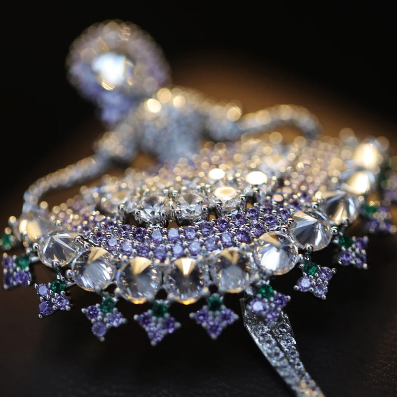 Luxury Design Crystal Flower Basket Snowflake Brooches for Women Fashion Maple Leaf Animal Corsage Coat Suit Accessories Pins