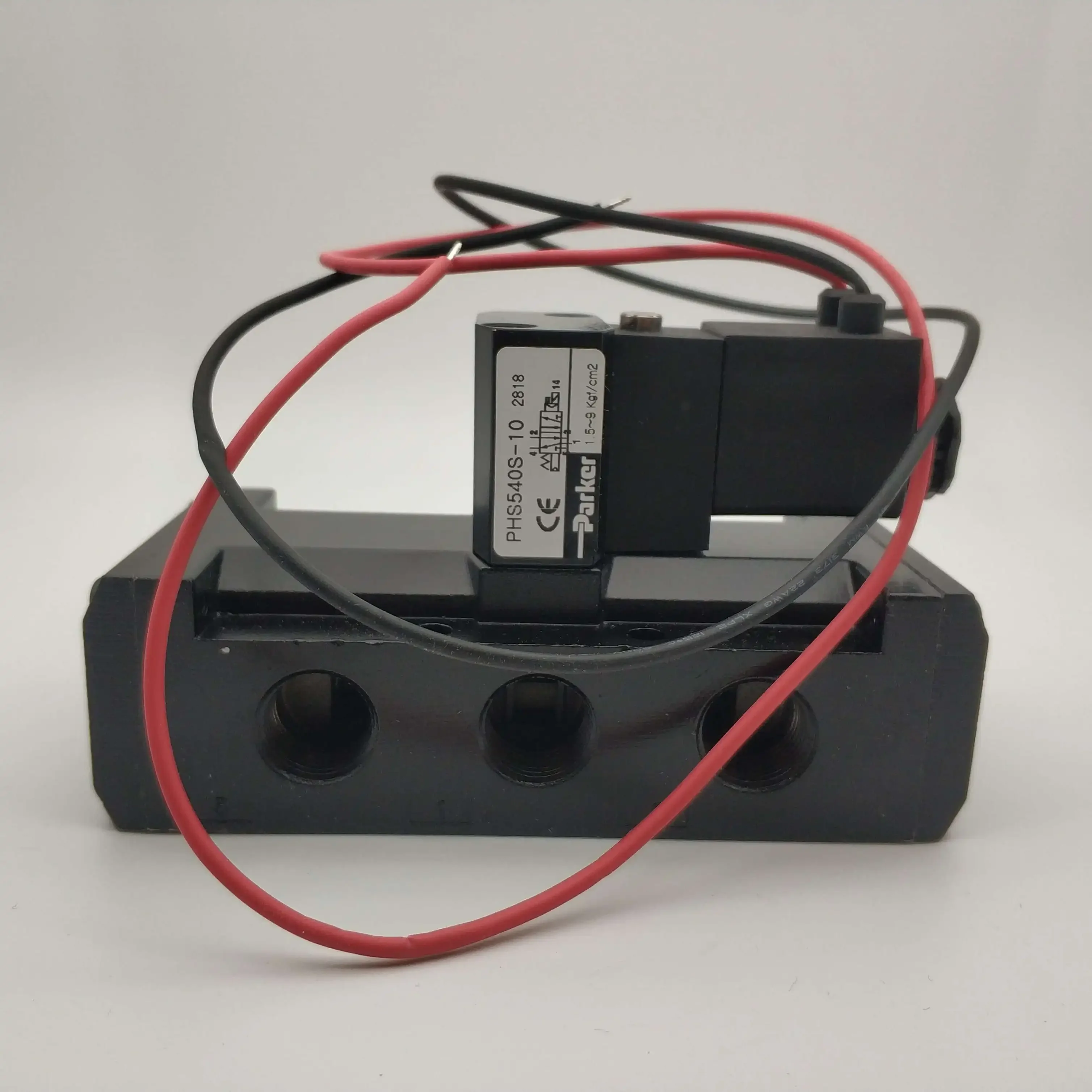 

Оригинальный электромагнитный клапан American Parker PHS540S-10-2220V 9kgf