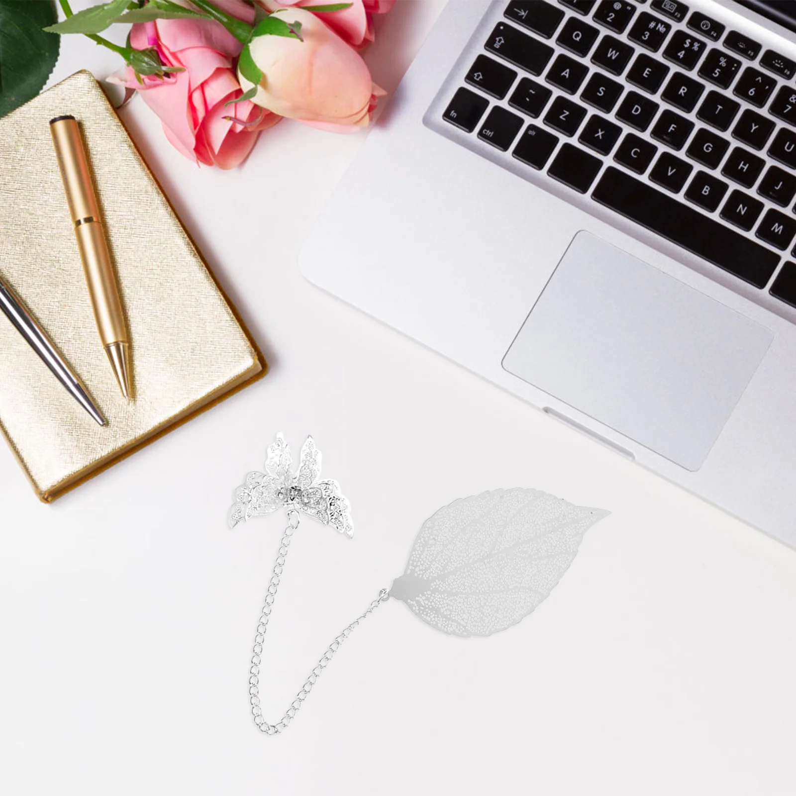 

Creative Metal Bookmark Chinese Style Elegant Retro Gift for Friends and Family Exquisite Vintage Book Page Flag