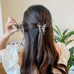 AISHG Y2k Clip artiglio granchio farfalla per le donne eleganti fermagli per capelli squalo geometrico coreano metallo Chic tornante ragazze accessori per capelli