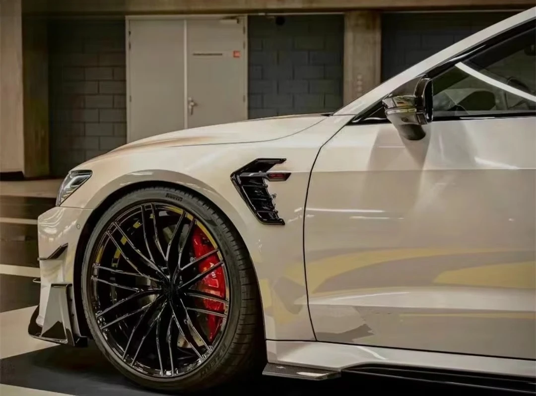 

AT Style Carbon Fiber Exterior Kit – Fender Vents & Mudguard Flaps for 2019+ RS6/RS7 C8​