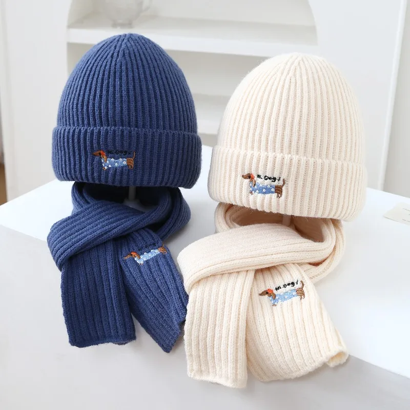 

Детский комплект шапки и шарфа, зима 2025 года, корейский стиль, мультяшная собака, вышивка, детская вязаная шапка для девочек и мальчиков, защитные шапки для ушей