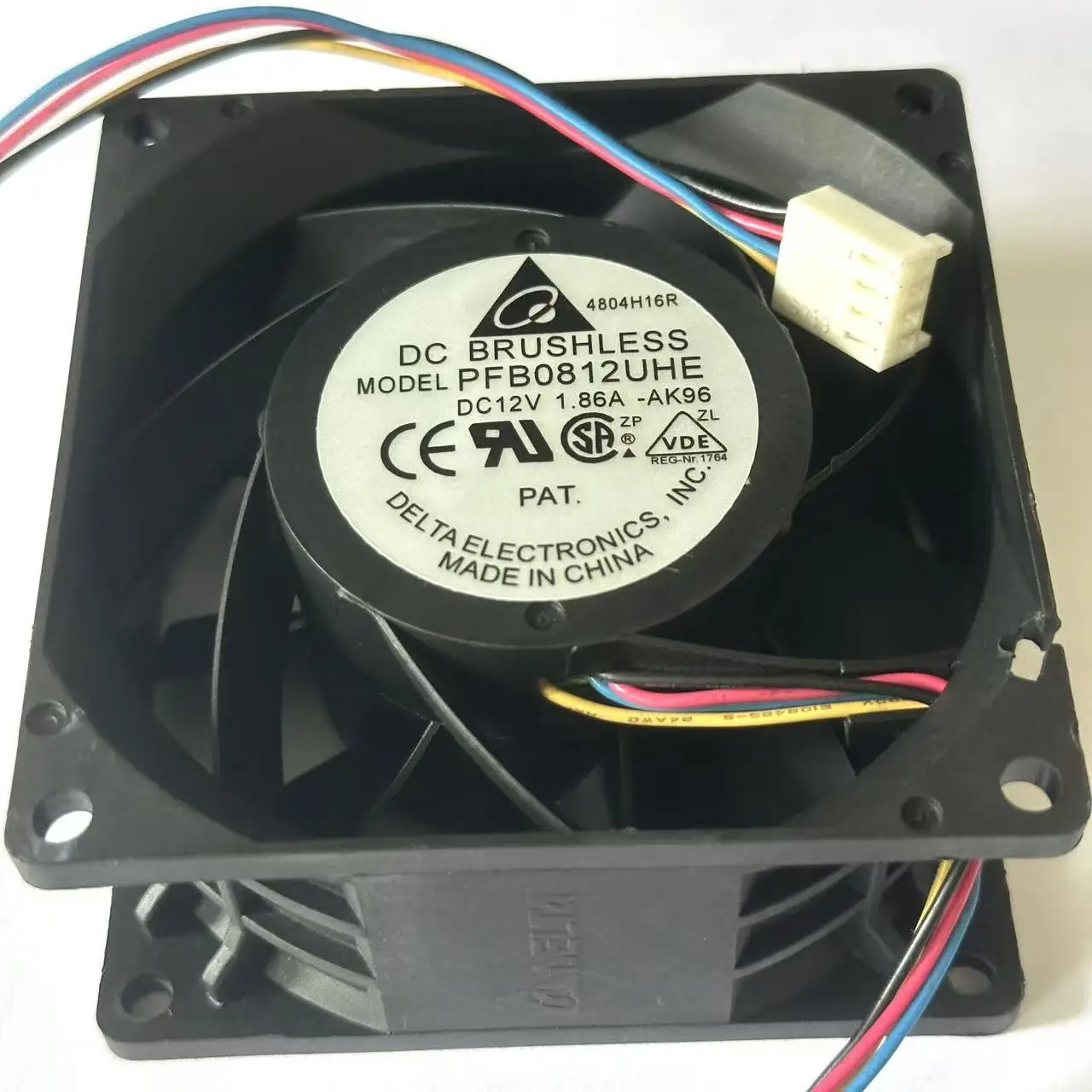 

Delta Electronics PFB0812UHE AK96 DC 12 В 1,86 А 80x80x38 мм 4-проводной охлаждающий вентилятор для сервера