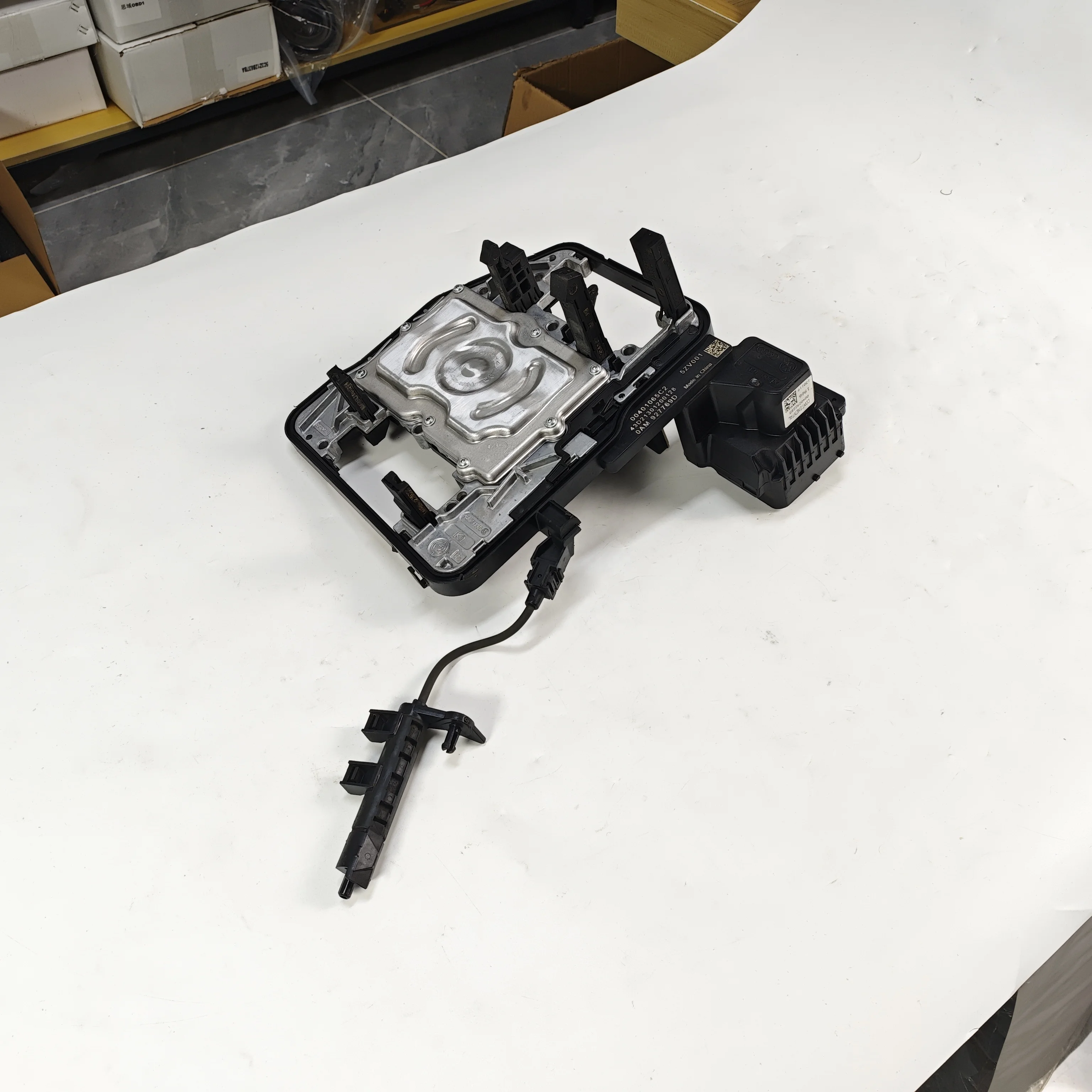 

Hot Sale For DQ200 DSG Mechatronic Control Unit for VW 0AM927769D Programming TCU