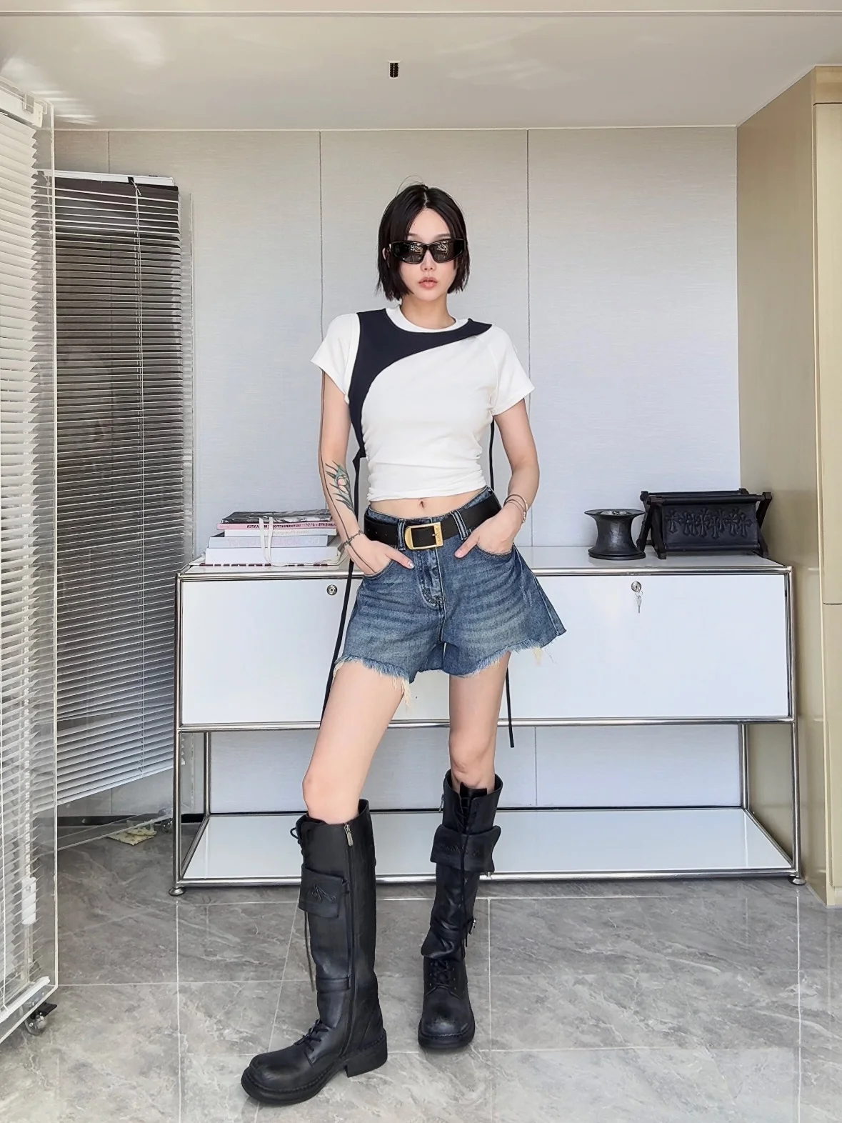 

Джинсовые шорты с высокой талией и поясом IAMCPLUS, повседневные, на молнии, летняя коллекция, облегающие, с низкой посадкой