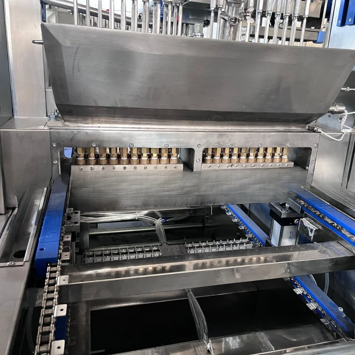 Functional gummy automatic vitamin candy pouring molding equipment burst type gummy forming machine