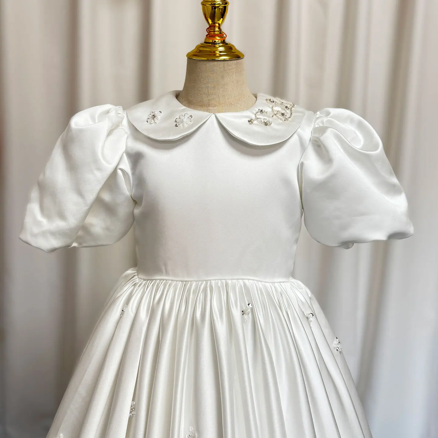 Jill Wish-Robe de Luxe en Satin Blanc pour Fille, Tenue de Princesse avec Perles et Longueur de Rinçage pour ixd'Anniversaire et de Mariage, J171