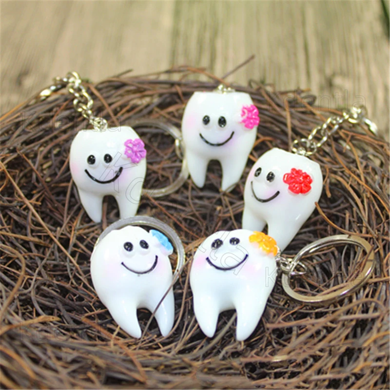 100pcs Dental Clinic Gifts Tooth Keychain Pendant