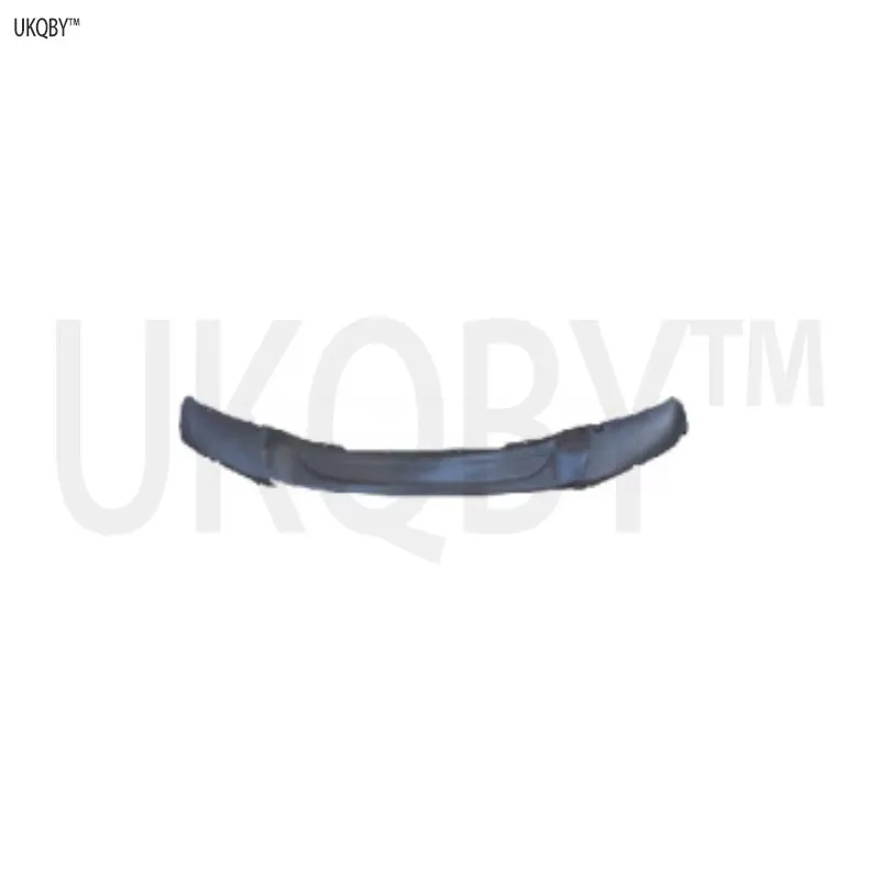 

The front of the towing hook on the cover plate has been primed with a panel. The front of the bumper is decorated with a front