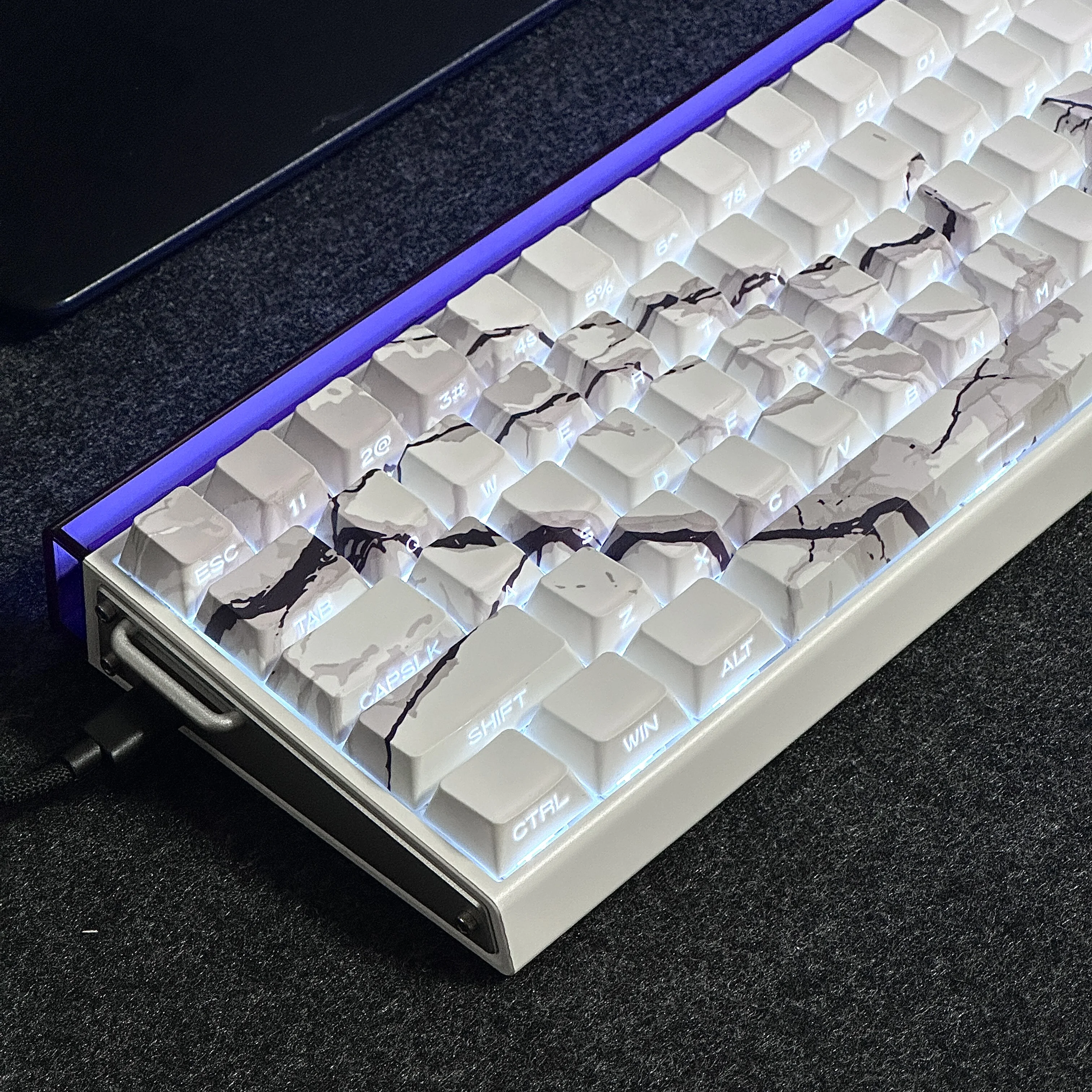 

Marble side engraved keycaps, original PBT heat sublimation adaptation Mega Lion Mai mechanical magnetic axis keys from Little B