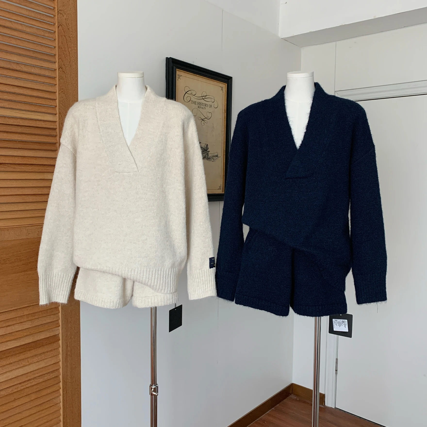 Женский повседневный вязаный шортовый костюм из двух предметов, женский весенне-осенний однотонный свободный пуловер с v-образным вырезом и длинными рукавами + шорты